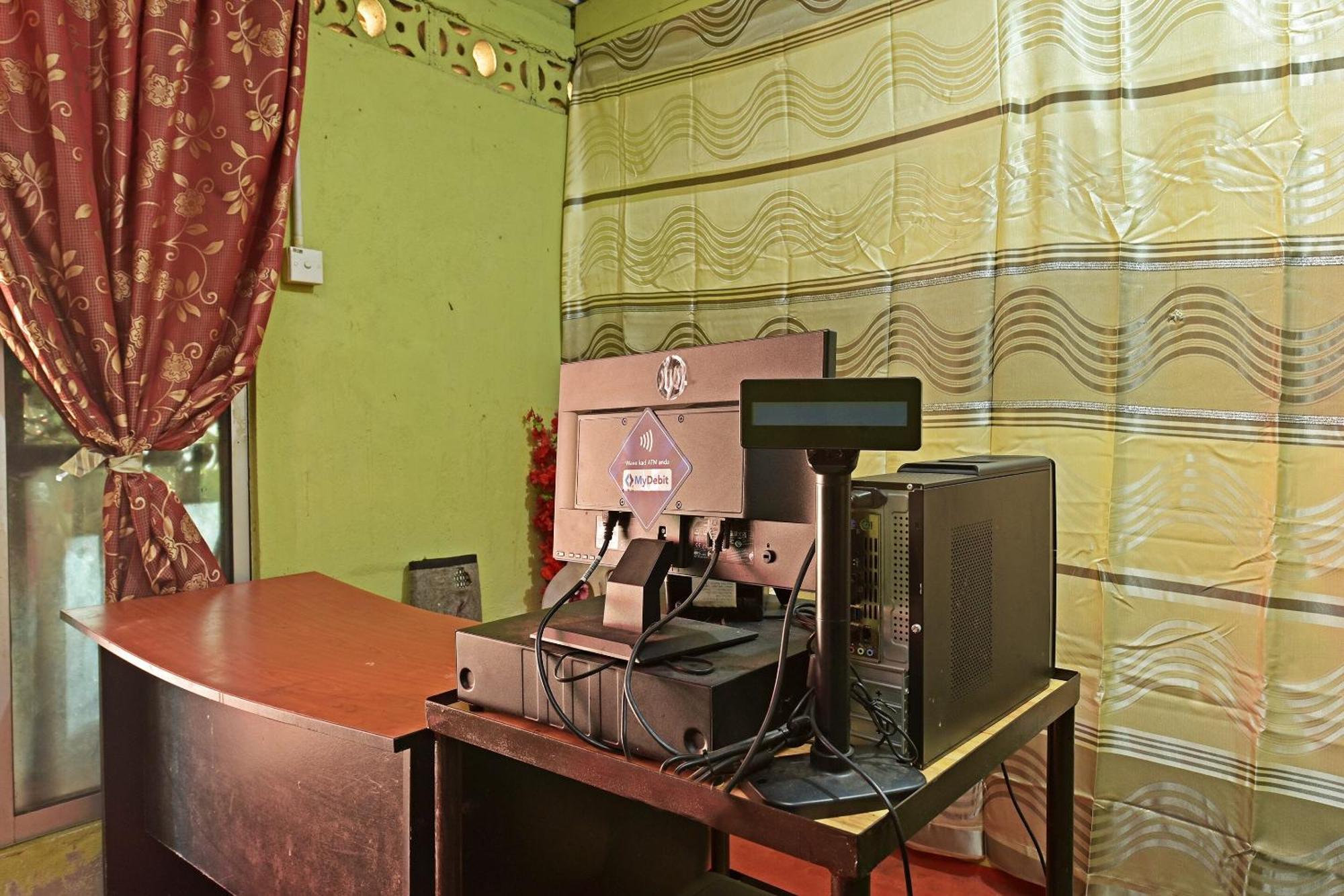 Capital O 90664 Rabi Hotel Кота Бару Екстериор снимка